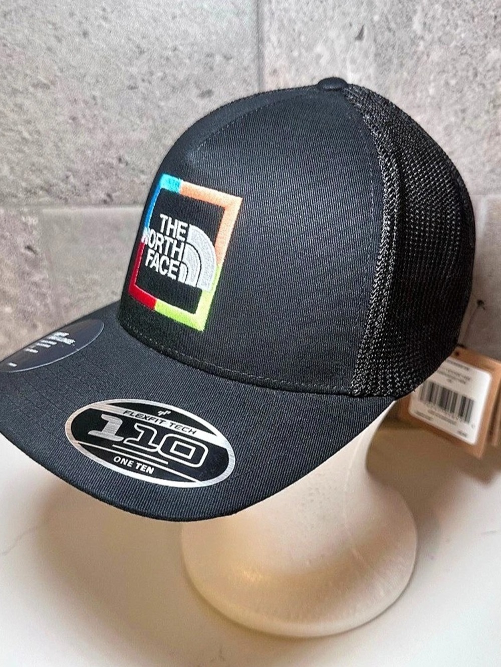 The North Face Trucker Hat 110 Flexfit in Black - BRAND NEW w/ Tags